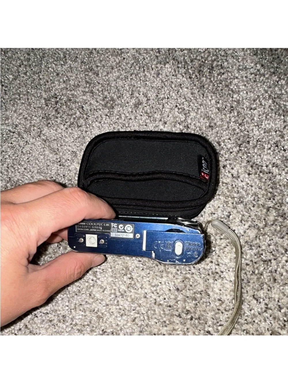 Nikon COOLPIX L18 8MP Compact Digital Camera Blue 3x Zoom 3in w/ Case Strap